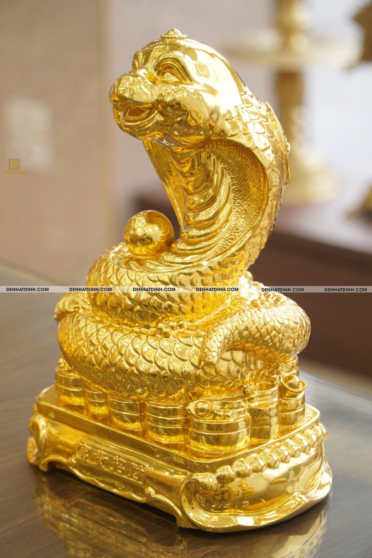 Tượng đồng rắn đế tiền dát vàng 24K - Ảnh 2