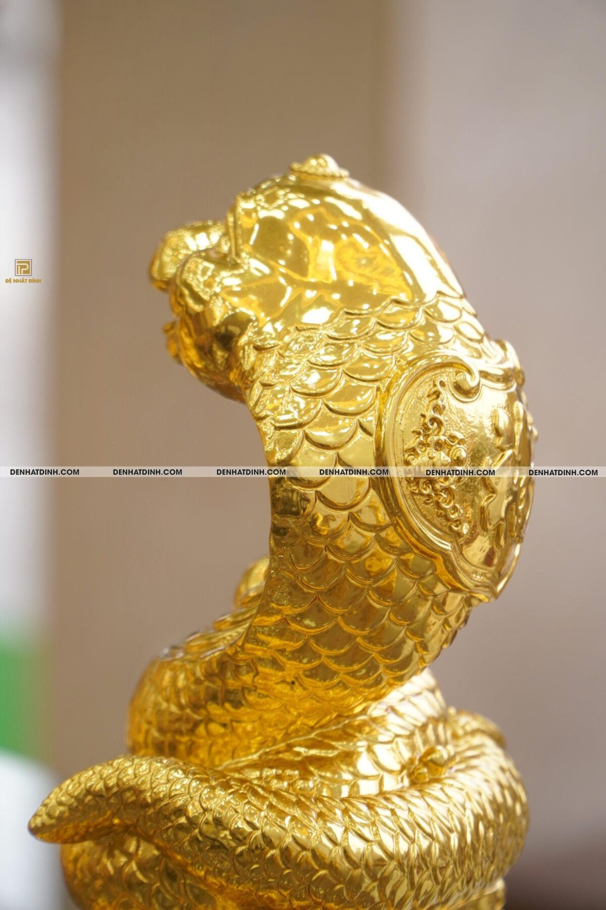 Tượng đồng rắn đế tiền dát vàng 24K - Ảnh 3