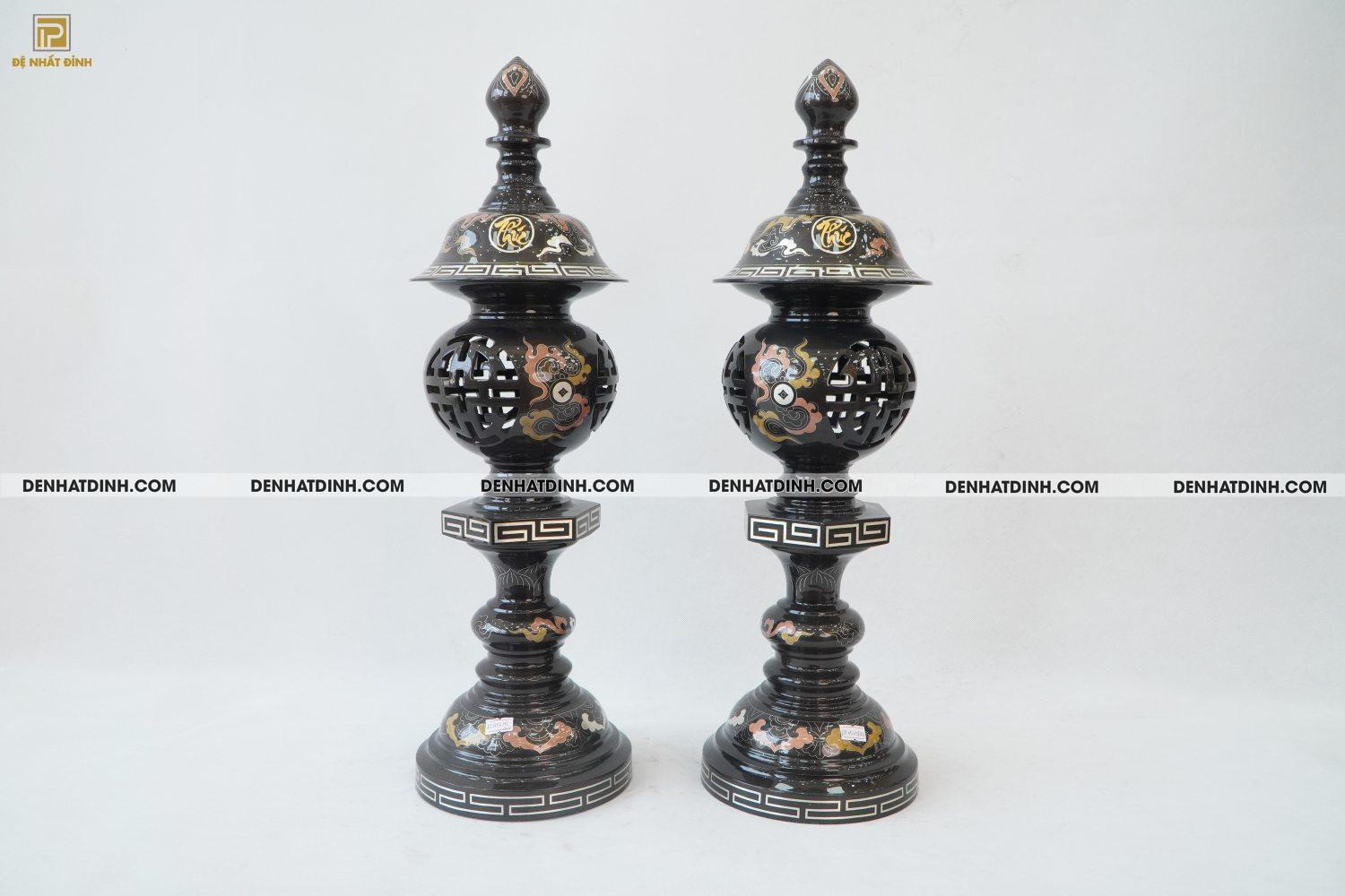 Đèn 55 bằng đồng đỏ khảm ngũ sắc