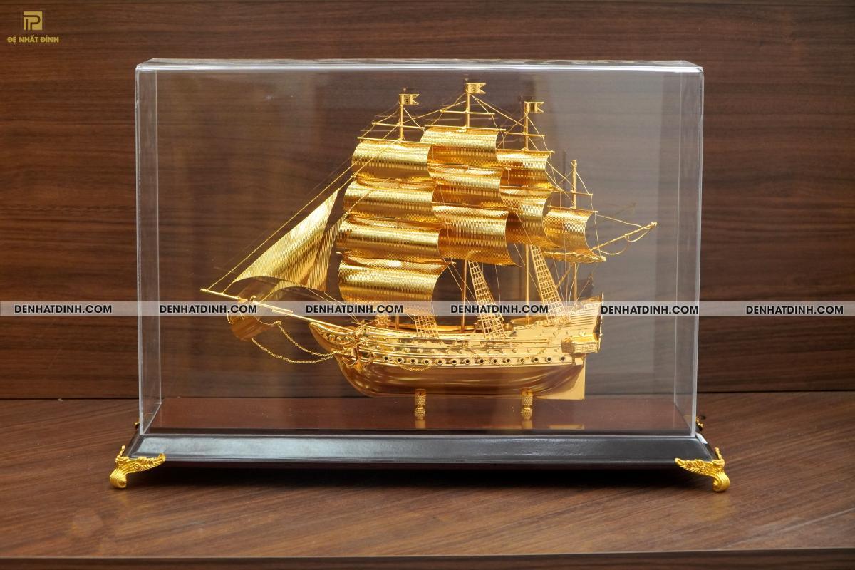 Thuyền buồm dát vàng - Ảnh 5