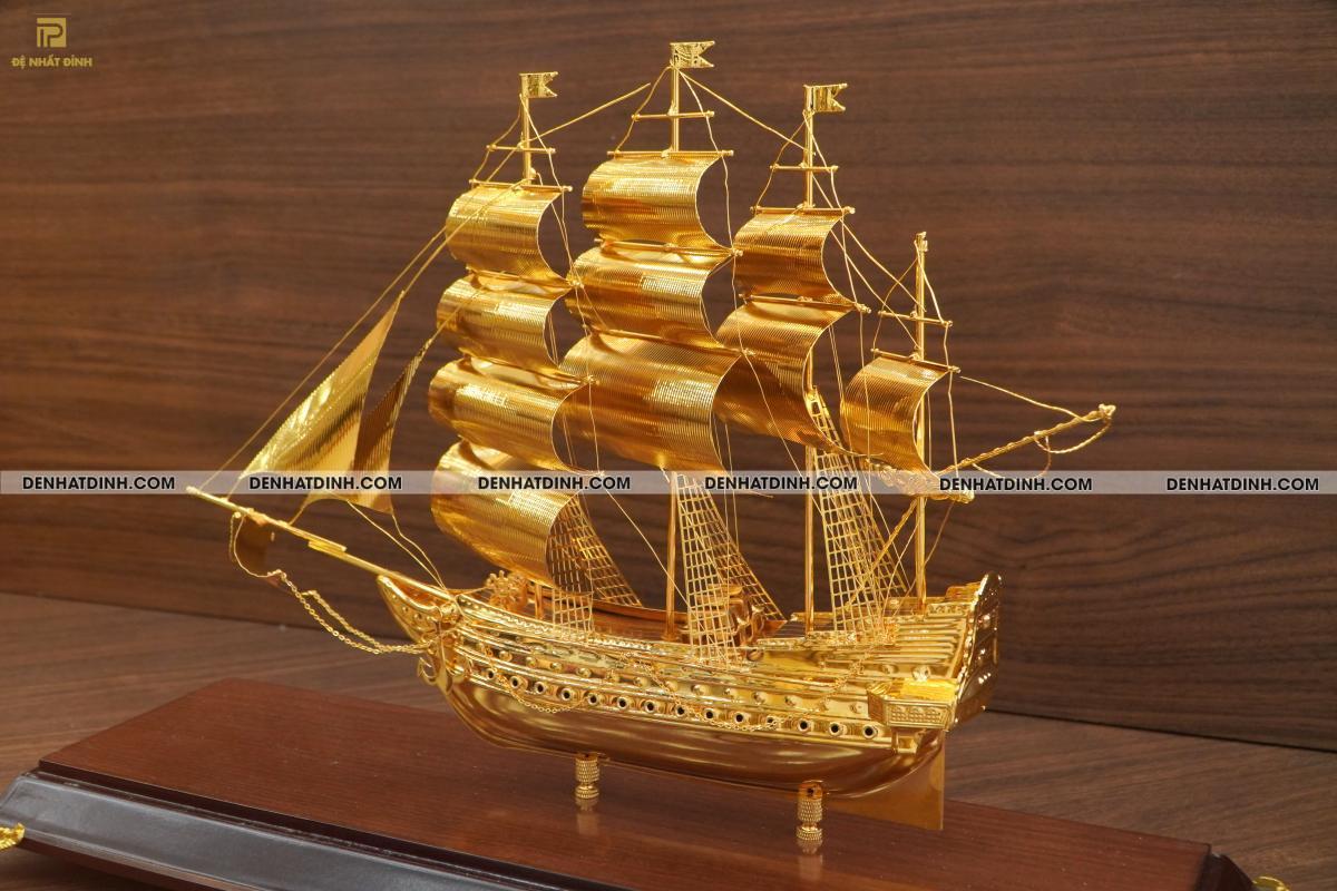 Thuyền buồm dát vàng - Ảnh 3