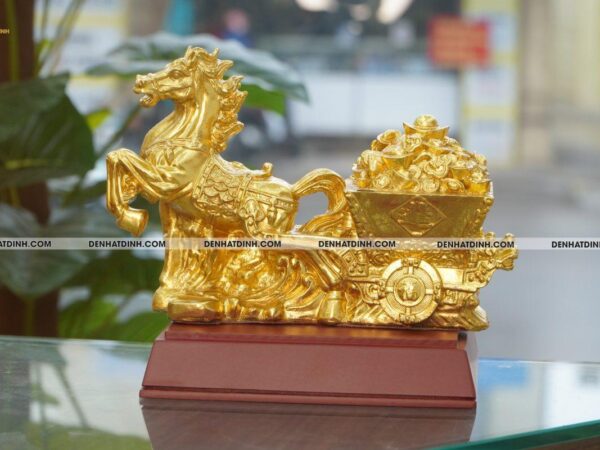 Ngựa kéo xe tiền bằng đồng dát vàng 24K