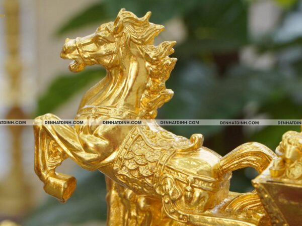 Alternative view of Ngựa kéo xe tiền bằng đồng dát vàng 24K