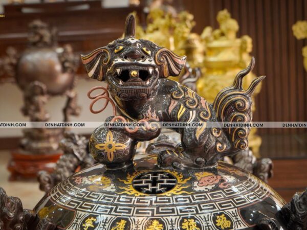 Alternative view of Đỉnh thất lân vờn cầu đồng đỏ khảm ngũ sắc 1m27