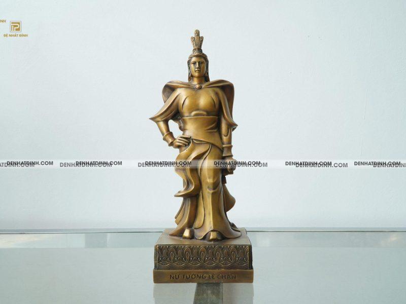 Tượng nữ tướng Lê Chân bằng đồng