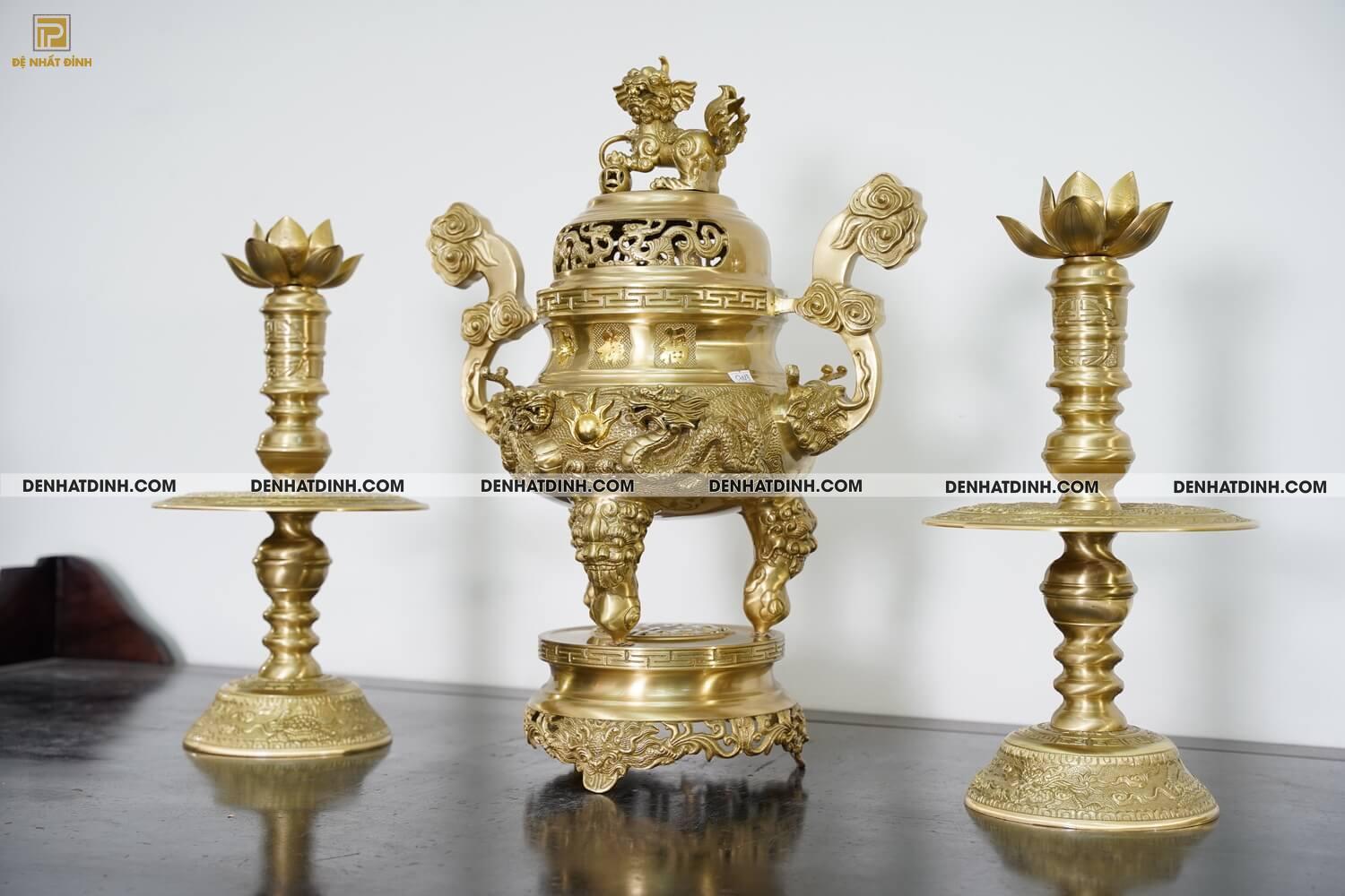 Bộ đỉnh đồng Tam sự Song long đỉnh cao 57cm, nến hoa văn cao 47cm màu vàng mộc - Ảnh 5