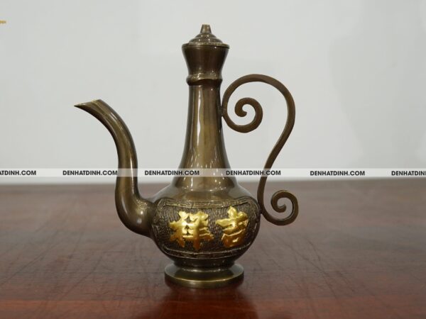 Ấm thờ bằng đồng dát vàng điểm