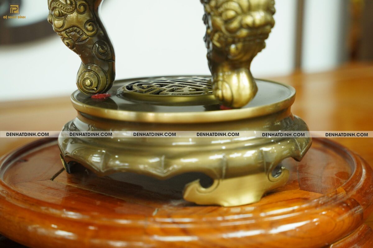 Bộ đỉnh đồng Tam sự gồm đỉnh đồng hoa sòi và chân nến màu hun cổ cao từ 40cm - 70cm - Ảnh 3