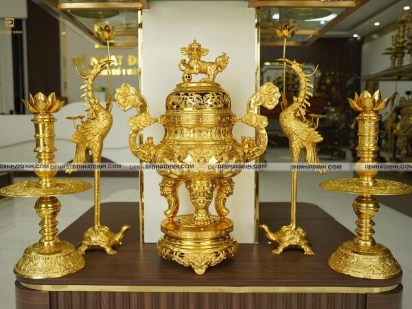 Bộ đỉnh đồng ngũ sự dát vàng 24K toàn bộ họa tiết Song Long Chầu Nguyệt và 5 chữ Hán Phúc Lộc Thọ Khang Ninh