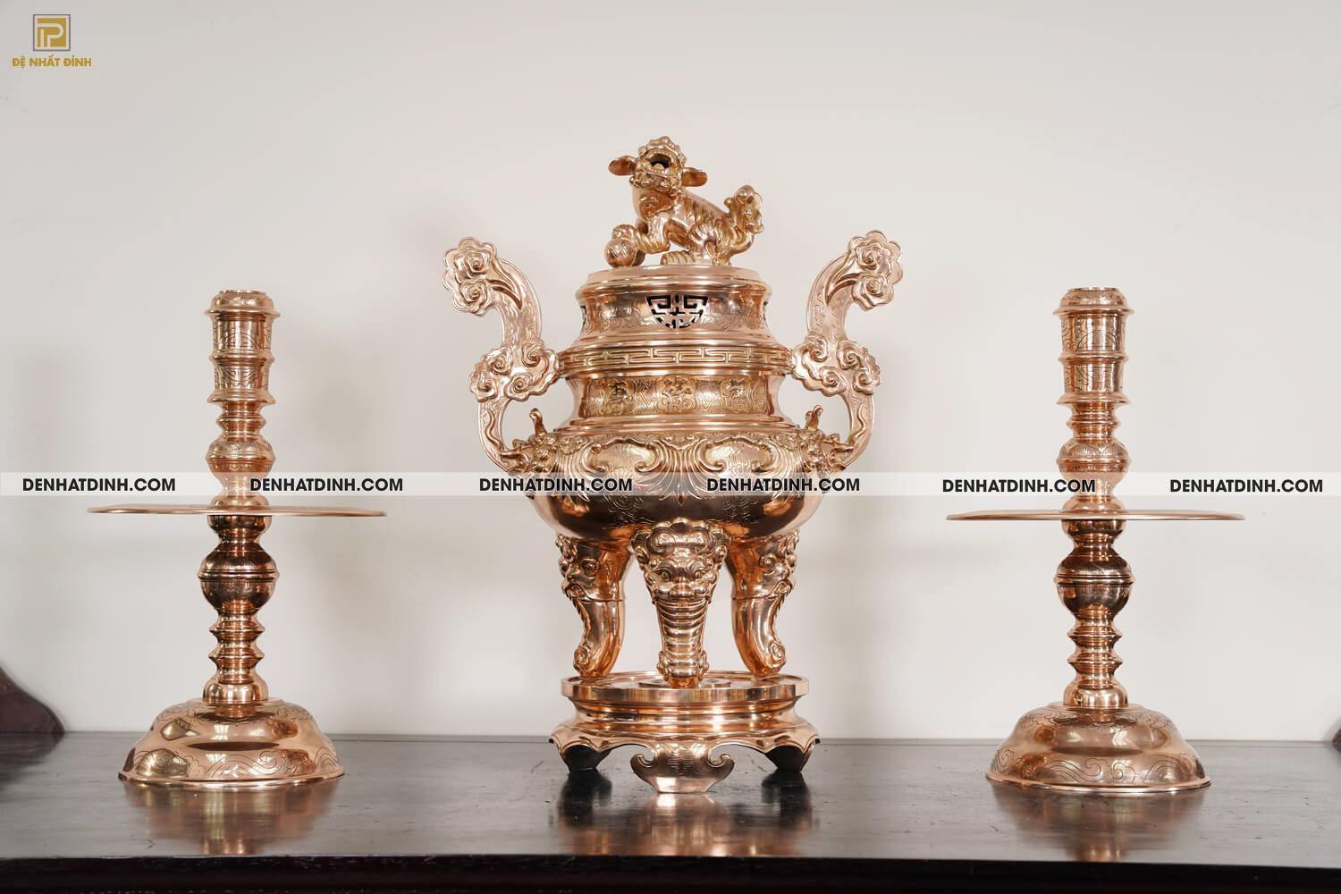 Bộ đỉnh thờ bằng đồng đỏ tam sự Nến hoa sòi cao 70cm