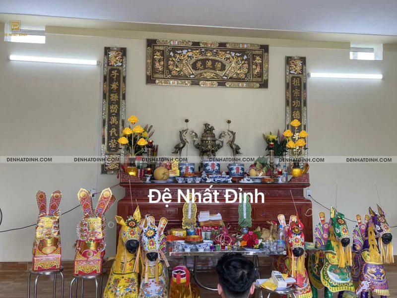 Làm nghi lễ xin phép trước khi di chuyển ban thờ sang nhà mới