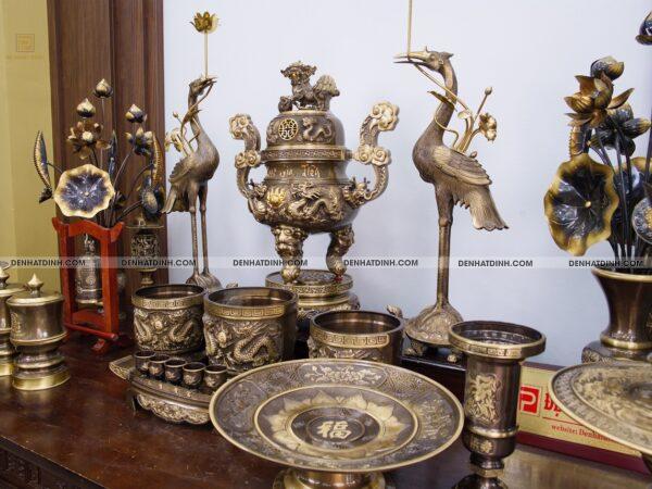 Alternative view of Bộ ngũ sự Phụng Gia Tiên Tứ Linh màu hun cổ kèm phụ kiện