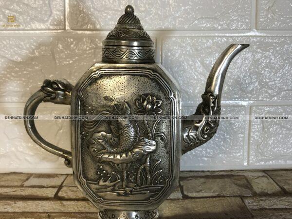 Ấm trà bằng đồng chạm cá chép hoa sen