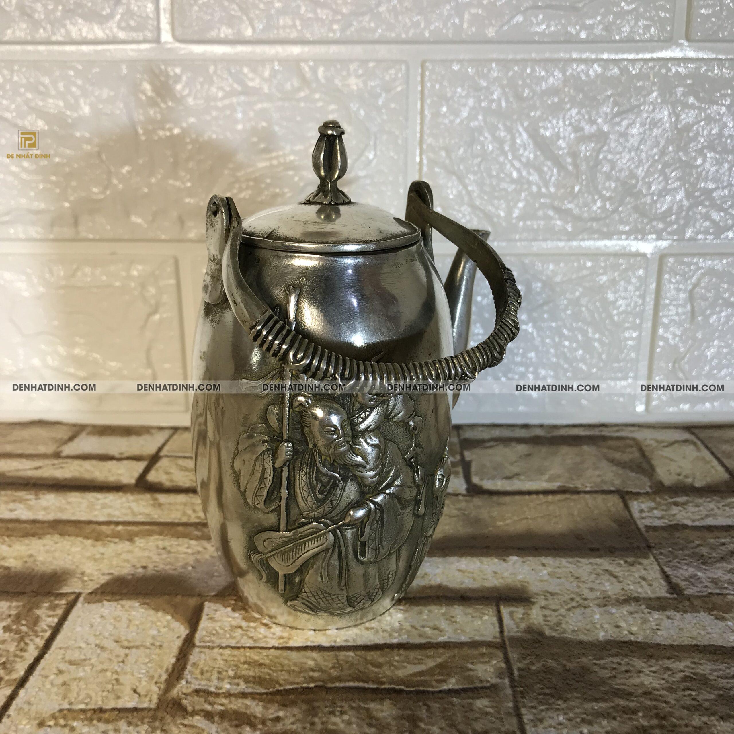 Ấm trà bằng đồng chạm lão nhân và đồng tử - Ảnh 6