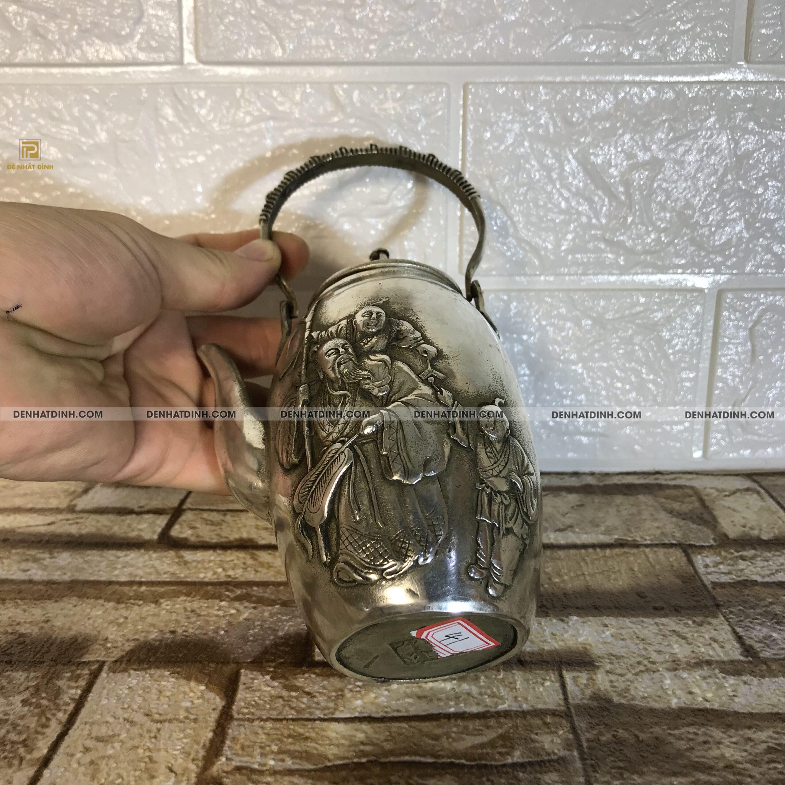 Ấm trà bằng đồng chạm lão nhân và đồng tử - Ảnh 3