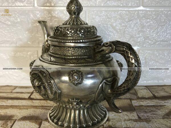 Alternative view of Ấm trà cổ bằng đồng chạm rồng