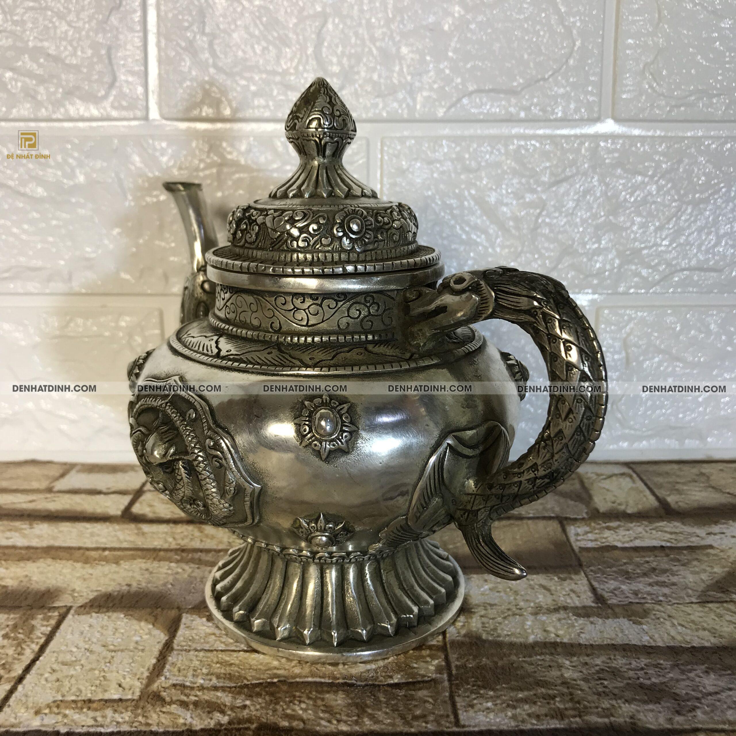 Ấm trà cổ bằng đồng chạm rồng - Ảnh 2