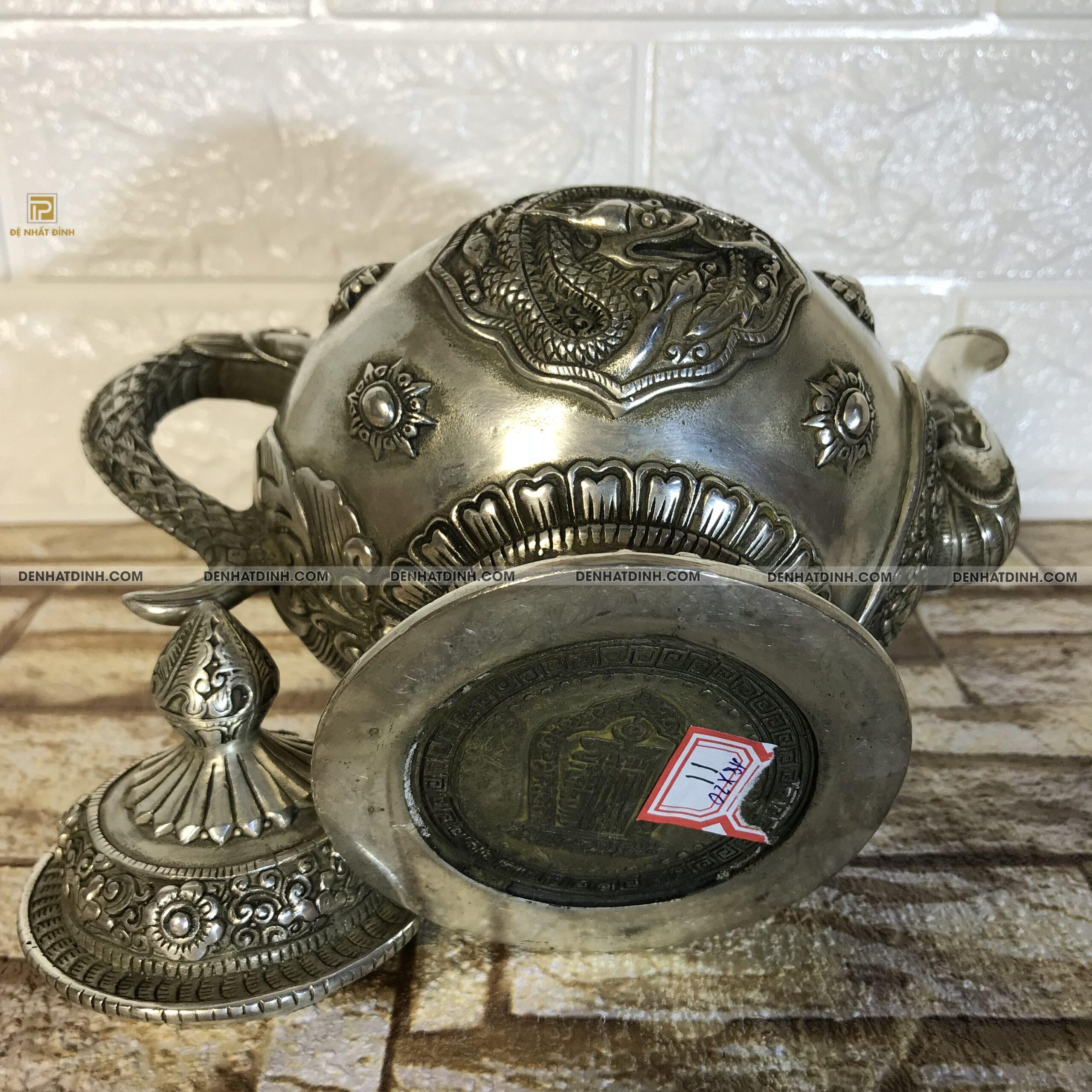 Ấm trà cổ bằng đồng chạm rồng - Ảnh 4