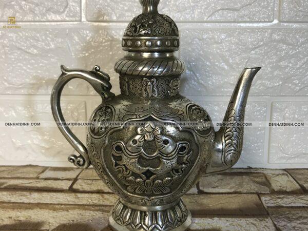 Ấm trà cổ bằng đồng chạm cá song ngư