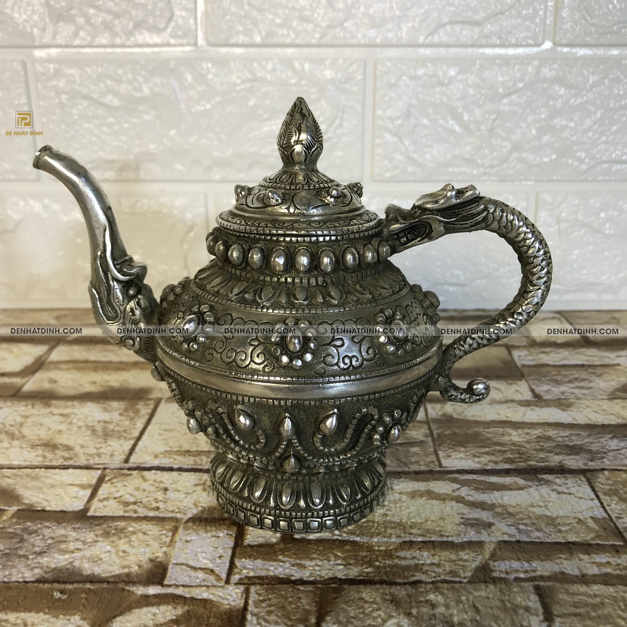 Ấm đồng cổ hoa văn rồng