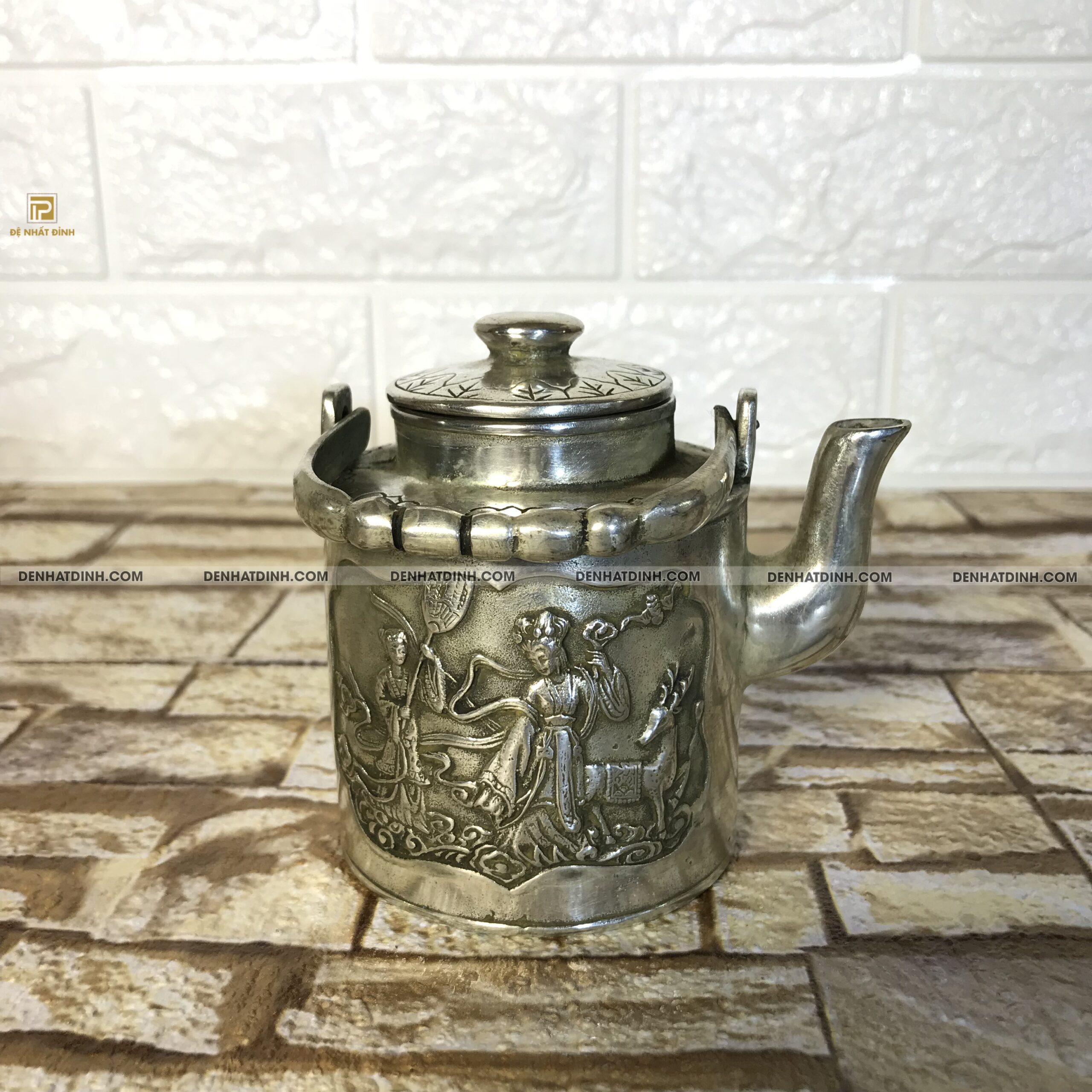 Ấm trà cổ bằng đồng khắc tích cổ