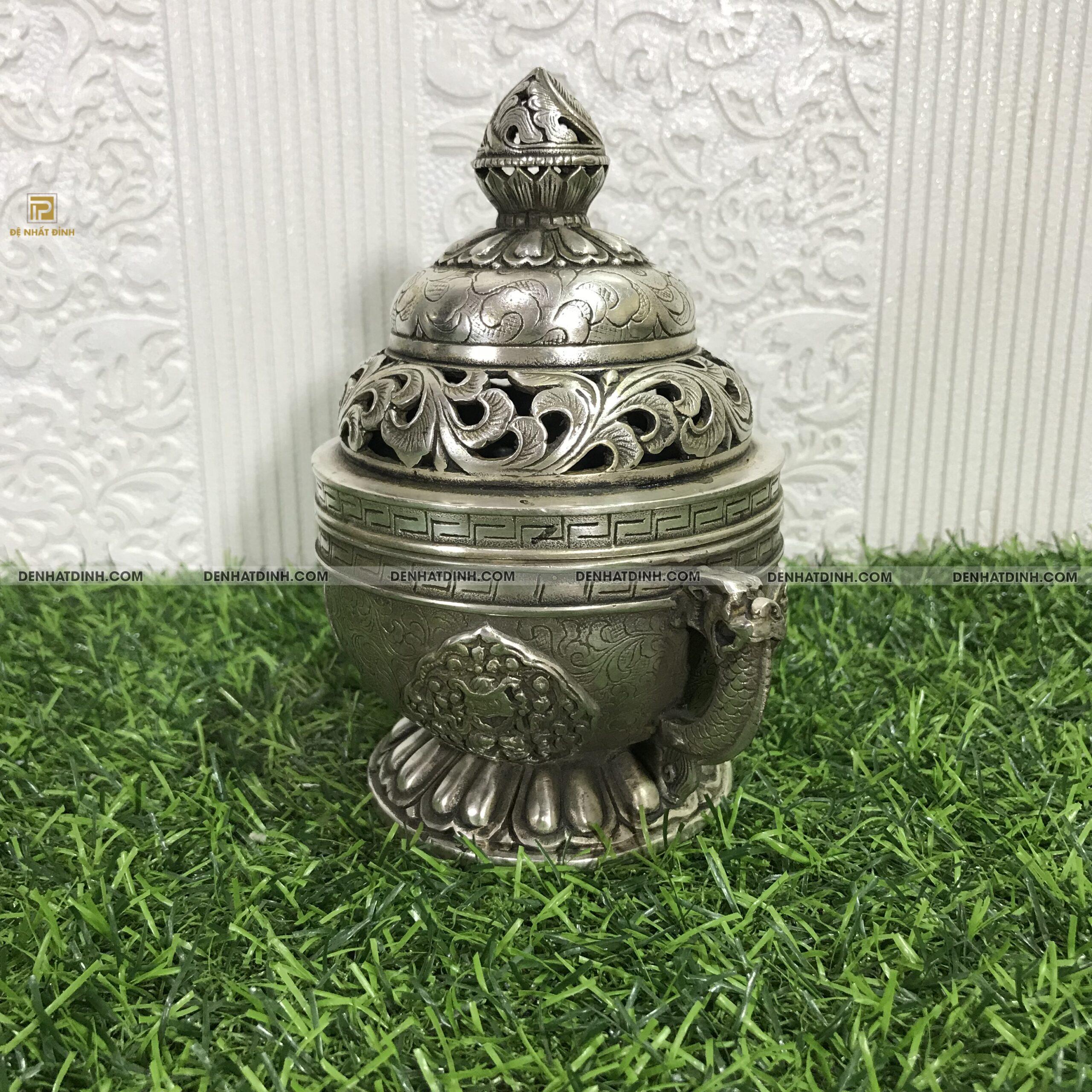 Lư hương bằng đồng thiết kế cổ