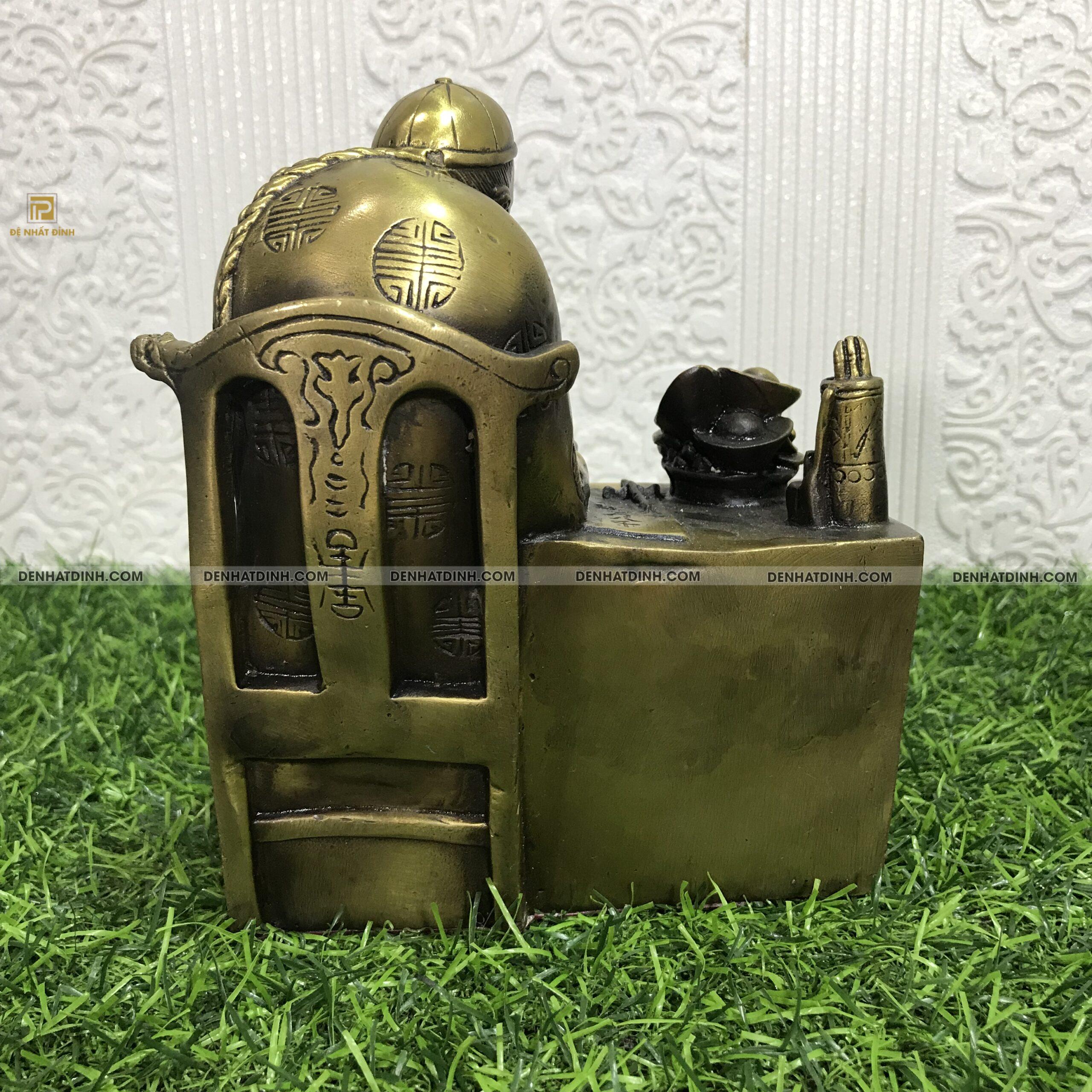 Tượng ông quản gia bằng đồng - Ảnh 4