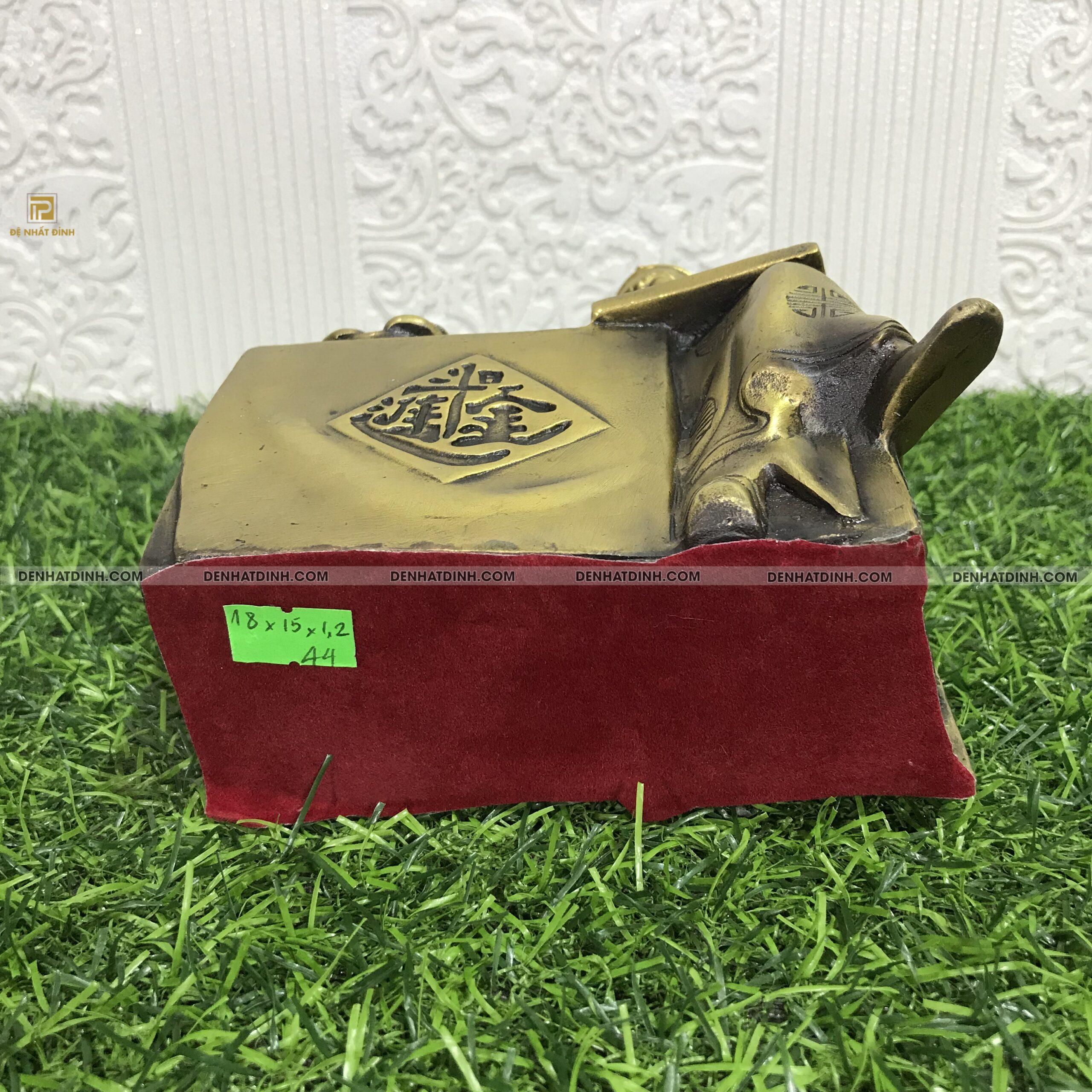 Tượng ông quản gia bằng đồng - Ảnh 3