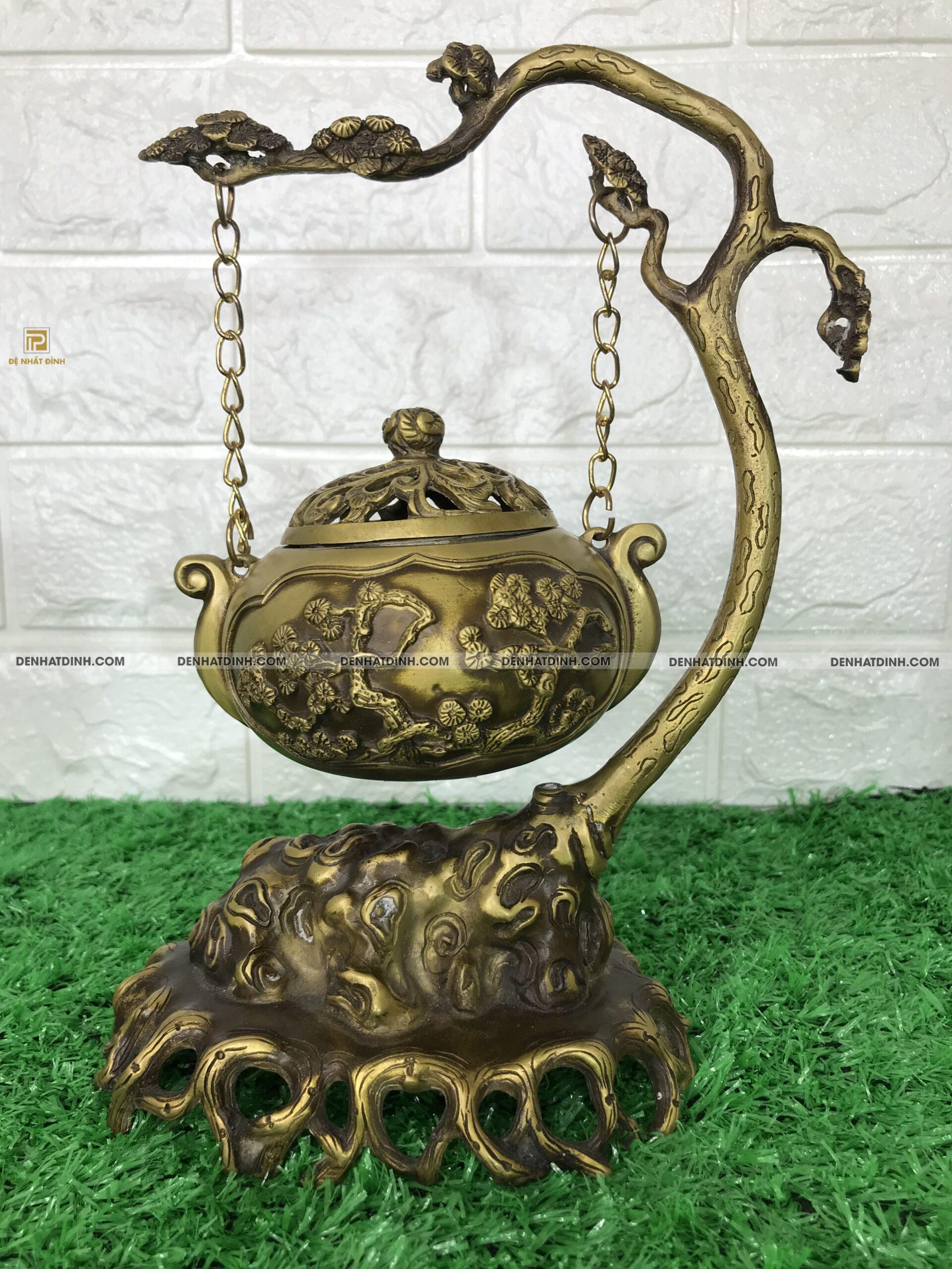 Lư đốt trầm bằng đồng treo cây tài lộc