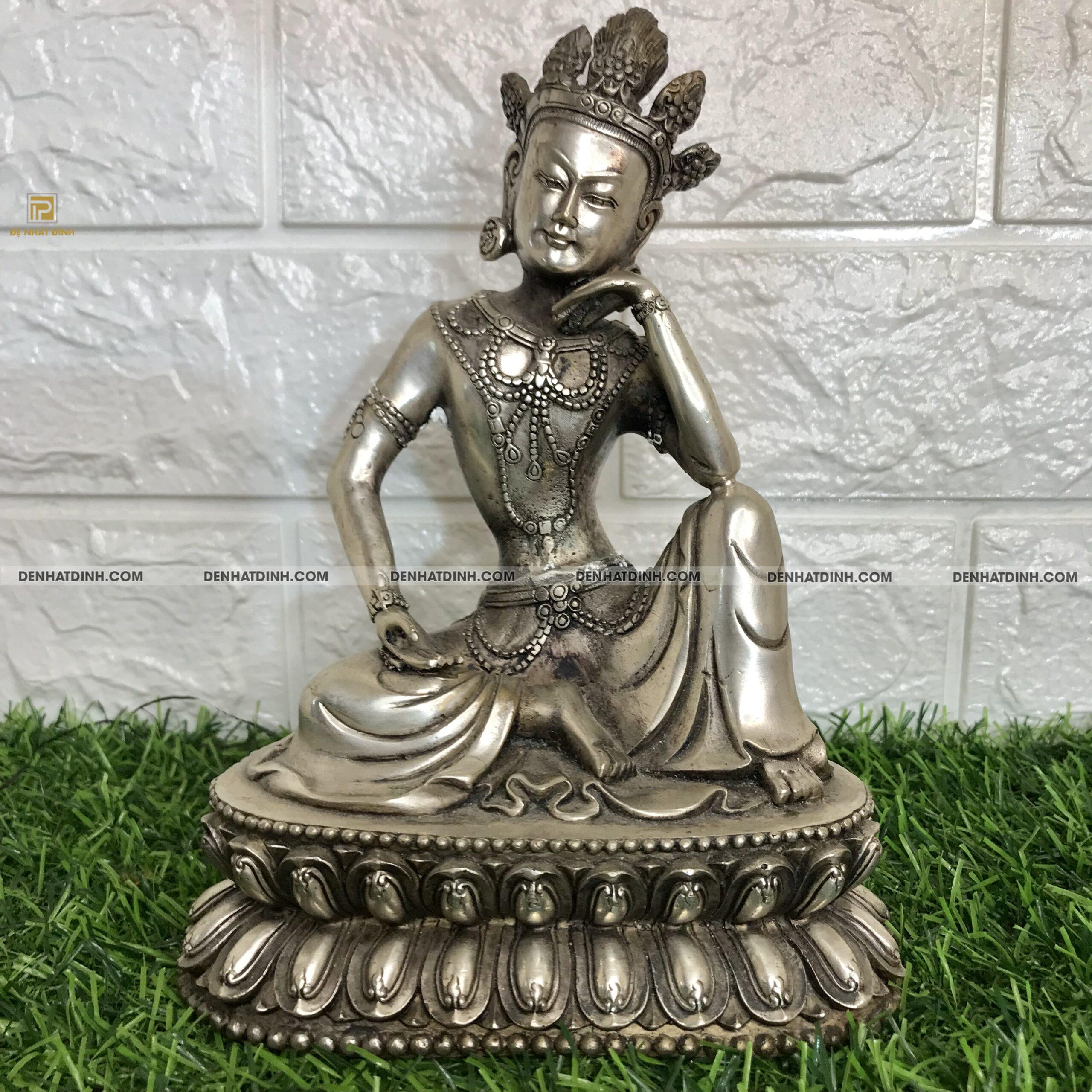 Tượng Quan Âm Tara ngồi trên đài sen