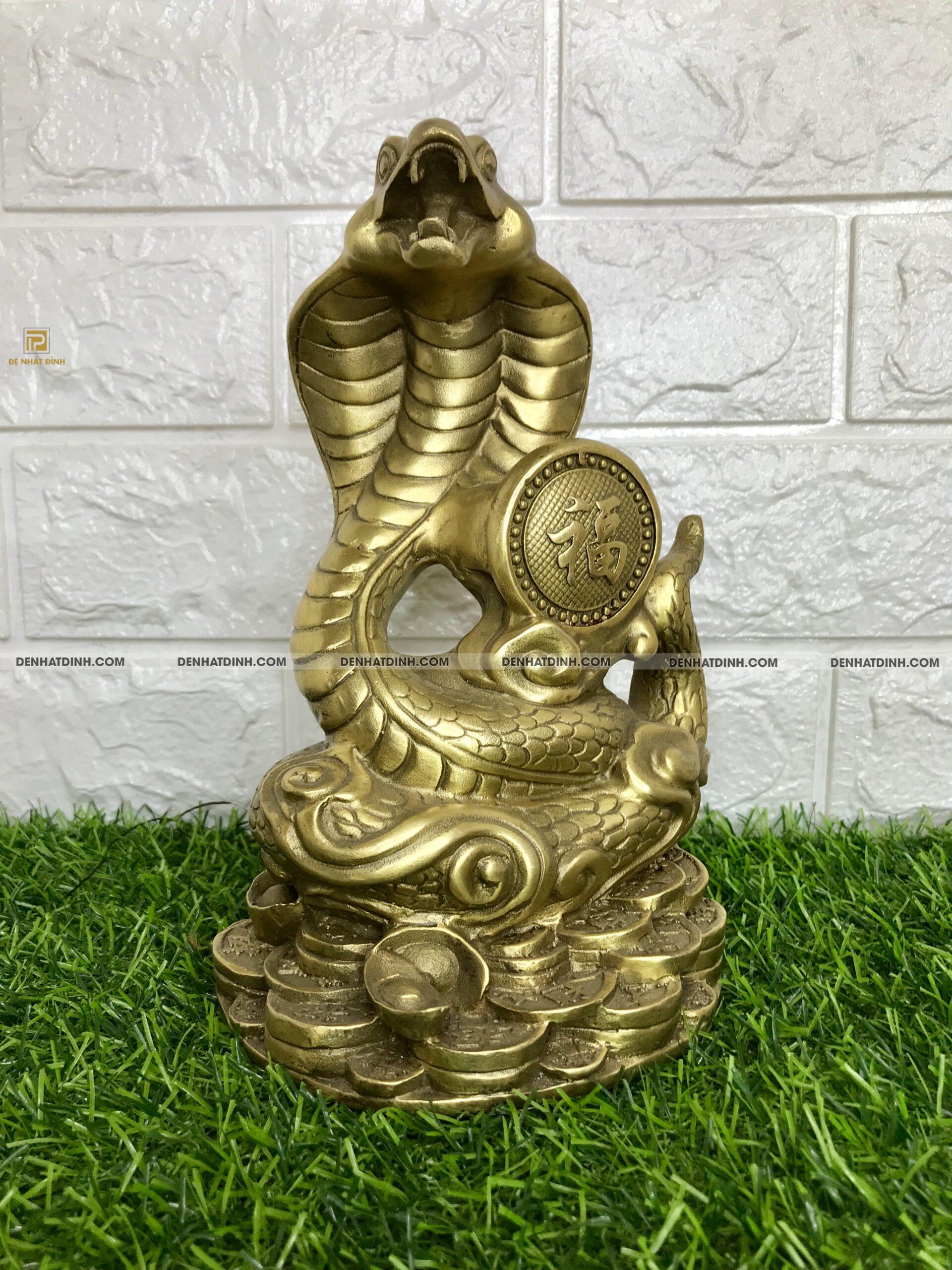 Tượng rắn thần tài đế tiền bằng đồng