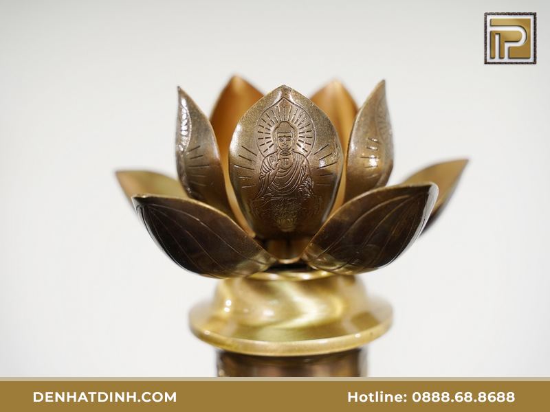 Chân nến đồng