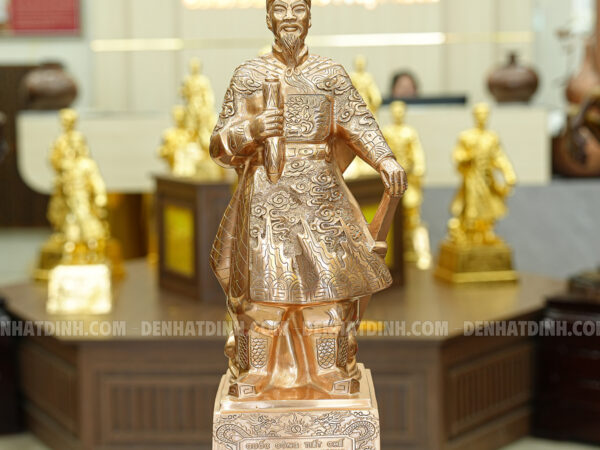 Tượng Đồng Đỏ Hưng Đạo Đại Vương Trần Quốc Tuấn