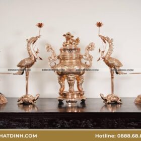 Hình ảnh bộ ngũ sự đẹp, tôn nghiêm trên ban thờ gia tiên